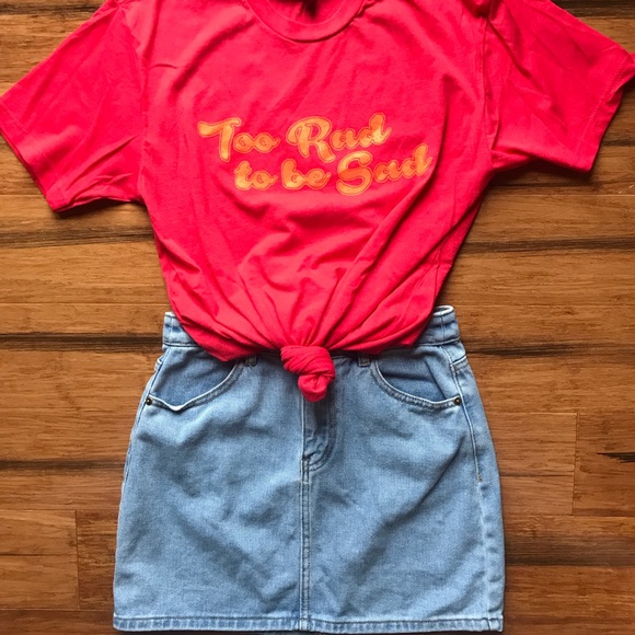 Red graphic tee - Picture 2 of 2